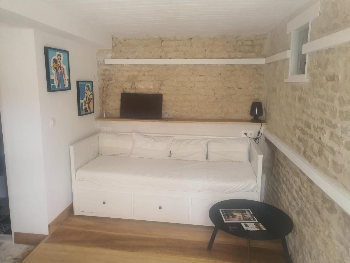 La P'Tite Ecurie Apartment Saint-Jean-de-Liversay Ngoại thất bức ảnh