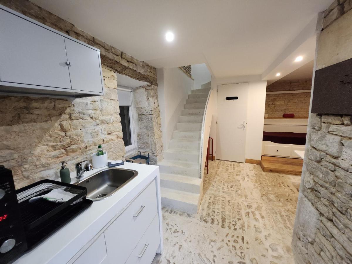 La P'Tite Ecurie Apartment Saint-Jean-de-Liversay Ngoại thất bức ảnh